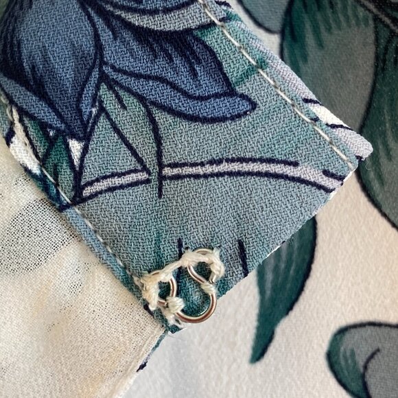 Ann Taylor | Sleeveless Blouse | Muted Floral w/ Front Placket| Size Small - Picture 9 of 13